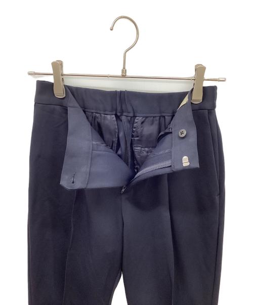 UNITED ARROWS（ユナイテッドアローズ）UNITED ARROWS (ユナイテッドアローズ) SPONGY タック テーパード パンツ ネイビー サイズ:40 未使用品の古着・服飾アイテム