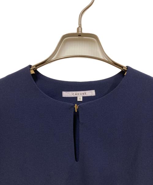 CADUNE（カデュネ）CADUNE (カデュネ) 裾フレアブラウス ネイビー サイズ:SIZE 36の古着・服飾アイテム