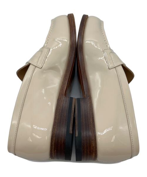 J.M.WESTON（ジェイエムウエストン）J.M.WESTON (ジェイエムウエストン) パテント シグニチャーローファー ベージュ サイズ:2Dの古着・服飾アイテム