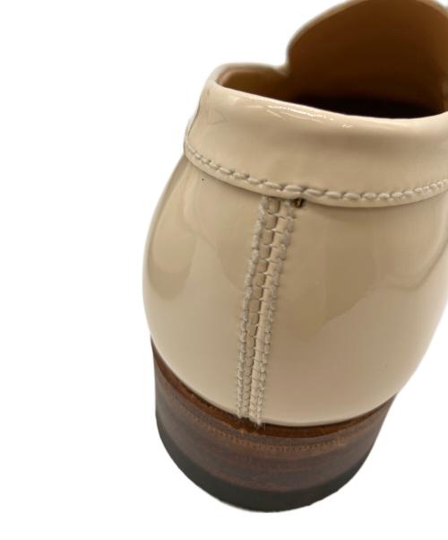 J.M.WESTON（ジェイエムウエストン）J.M.WESTON (ジェイエムウエストン) パテント シグニチャーローファー ベージュ サイズ:2Dの古着・服飾アイテム