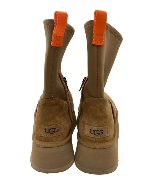 UGG（アグ）UGG (アグ) クラシックディッパーサイドジップブーツ ベージュ サイズ:25の古着・服飾アイテム
