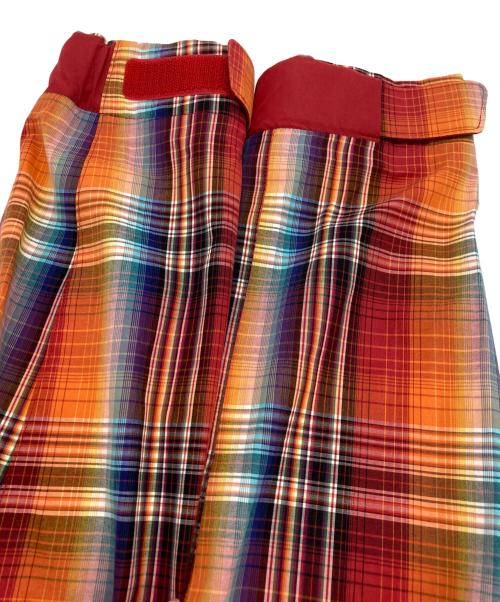 WHITE MOUNTAINEERING（ホワイトマウンテ二アニング）WHITE MOUNTAINEERING (ホワイトマウンテ二アニング) マウンテンパーカー レッドの古着・服飾アイテム