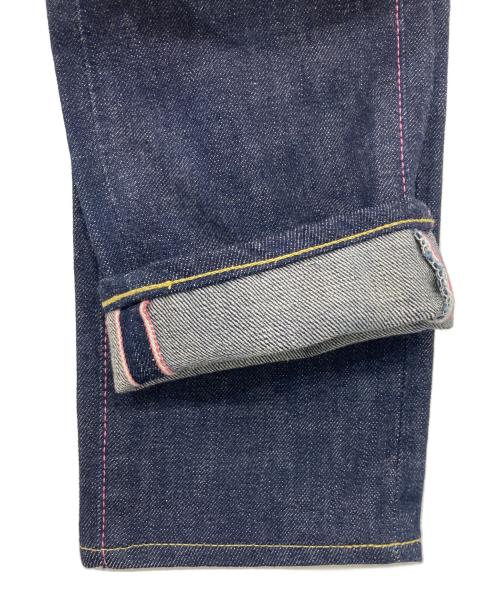 MOMOTARO JEANS（桃太郎ジーンズ）MOMOTARO JEANS (桃太郎ジーンズ) 14.7oz 出陣 レギュラーライズタイトストレート インディゴ サイズ:W26 未使用品の古着・服飾アイテム