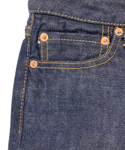 MOMOTARO JEANS（桃太郎ジーンズ）MOMOTARO JEANS (桃太郎ジーンズ) 14.7oz 出陣 レギュラーライズタイトストレート インディゴ サイズ:W26 未使用品の古着・服飾アイテム
