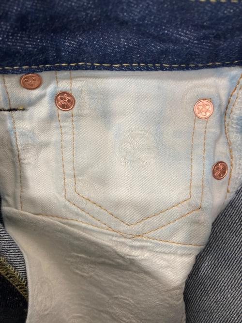 MOMOTARO JEANS（桃太郎ジーンズ）MOMOTARO JEANS (桃太郎ジーンズ) 14.7oz 出陣 レギュラーライズタイトストレート インディゴ サイズ:W26 未使用品の古着・服飾アイテム