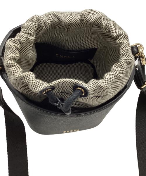 FURLA（フルラ）FURLA (フルラ) バケット巾着ショルダーバッグ ブラックの古着・服飾アイテム