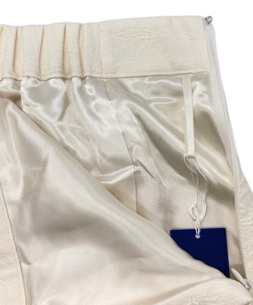 M Maglie le cassetto（エム マーリエ ル カセット）M Maglie le cassetto (エム マーリエ ル カセット) フラワージャガードアシメスカート アイボリー サイズ:17 未使用品の古着・服飾アイテム