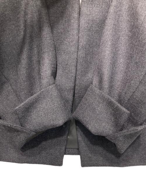 23区（ニジュウサンク）23区 (ニジュウサンク) ウールサキソニーツイルノーカラージャケット チャコールグレー サイズ:38の古着・服飾アイテム