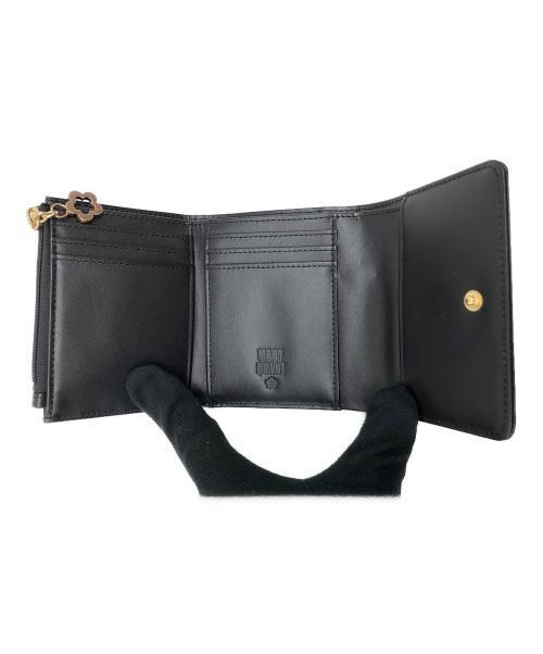 MARY QUANT（マリークヮント）MARY QUANT (マリークヮント) 3つ折り財布  ドットエンボスの古着・服飾アイテム