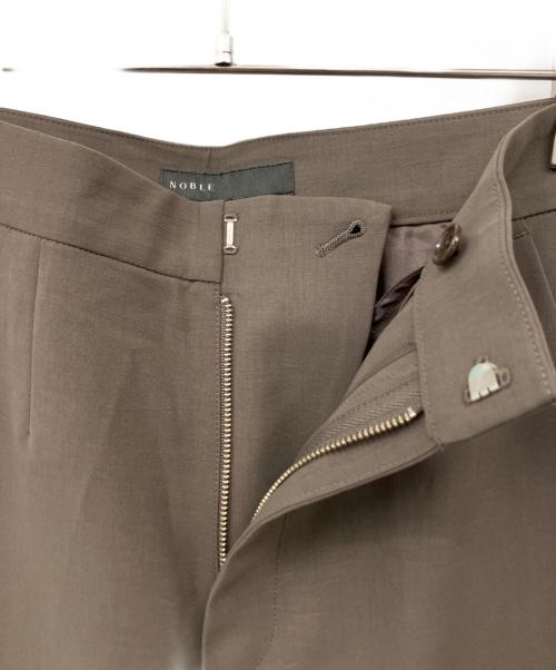 Noble（ノーブル）Noble (ノーブル) サイドベンツスリムパンツ ブラウン サイズ:36の古着・服飾アイテム