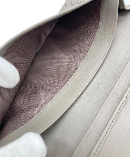 BOTTEGA VENETA（ボッテガベネタ）BOTTEGA VENETA (ボッテガベネタ) イントレチャート2つ折り財布 グレージュの古着・服飾アイテム