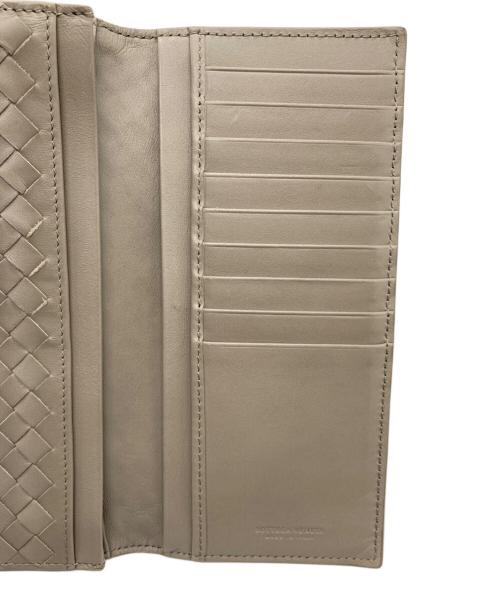 BOTTEGA VENETA（ボッテガベネタ）BOTTEGA VENETA (ボッテガベネタ) イントレチャート2つ折り財布 グレージュの古着・服飾アイテム