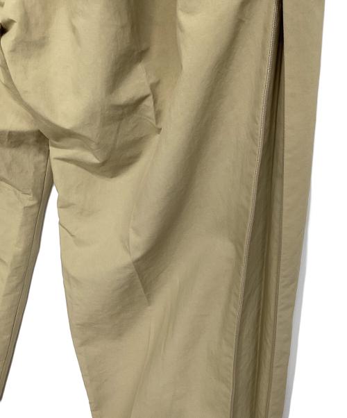 meanswhile（ミーンズワイル）meanswhile (ミーンズワイル) Side Zip Paper Touch Slacks ベージュ サイズ:03の古着・服飾アイテム