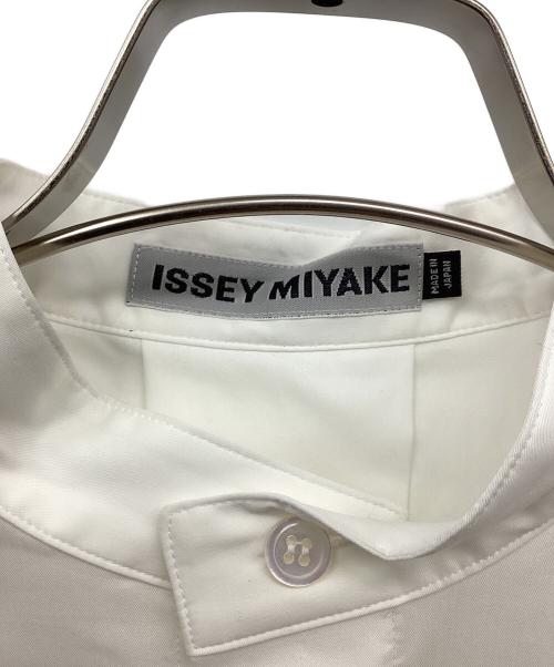 ISSEY MIYAKE（イッセイミヤケ）ISSEY MIYAKE (イッセイミヤケ) 比翼シャツ ホワイト サイズ:2の古着・服飾アイテム