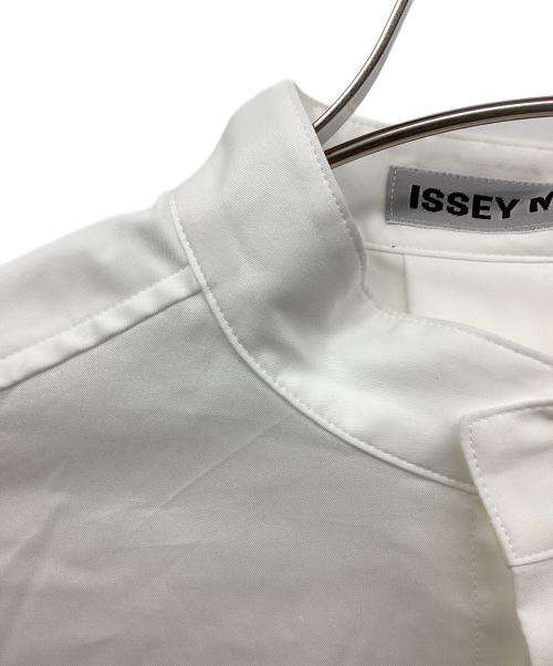 ISSEY MIYAKE（イッセイミヤケ）ISSEY MIYAKE (イッセイミヤケ) 比翼シャツ ホワイト サイズ:2の古着・服飾アイテム