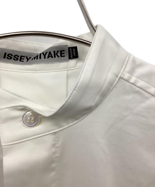 ISSEY MIYAKE（イッセイミヤケ）ISSEY MIYAKE (イッセイミヤケ) 比翼シャツ ホワイト サイズ:2の古着・服飾アイテム