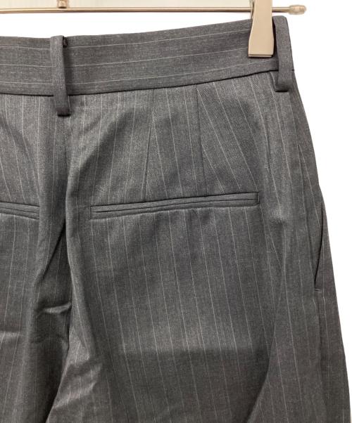 Plage（プラージュ）Plage (プラージュ) PIN STRIPE 3 TUCK パンツ グレー サイズ:36の古着・服飾アイテム