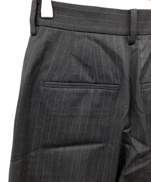 Plage（プラージュ）Plage (プラージュ) PIN STRIPE 3 TUCK パンツ グレー サイズ:36の古着・服飾アイテム
