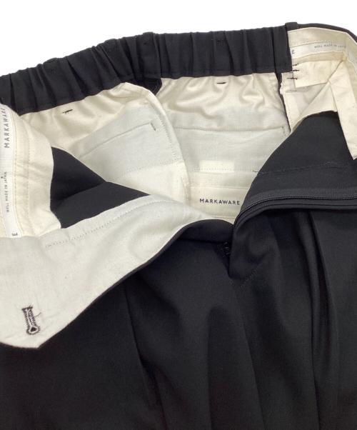 MARKAWARE（マーカウェア）MARKAWARE (マーカウェア) FLAT FRONT TROUSERS ブラック サイズ:SIZE2の古着・服飾アイテム
