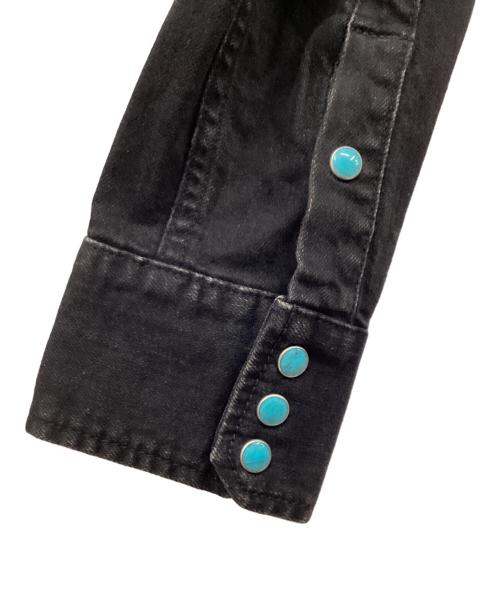 HTC STUDS（エイチティーシースタッズ）HTC STUDS (エイチティーシースタッズ) AKM (エーケーエム) ウエスタンデニムスタッズシャツ ブラック サイズ:M　の古着・服飾アイテム