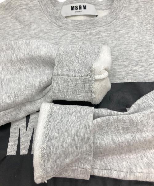 MSGM（エムエスジーエム）MSGM (エムエスジーエム) クルーネックロゴスウェット グレー サイズ:XSの古着・服飾アイテム
