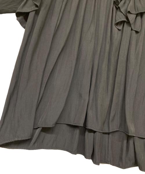 Spick and Span（スピック＆スパン）Spick and Span (スピックアンドスパン) フリルVネックブラウス ブラック サイズ:Freeの古着・服飾アイテム