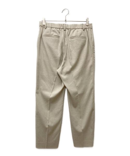 23区（ニジュウサンク）23区 (ニジュウサンク) アイアスマットストレッチテーパードパンツ ベージュ サイズ:42の古着・服飾アイテム