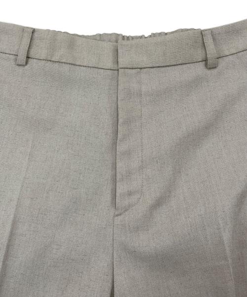 23区（ニジュウサンク）23区 (ニジュウサンク) アイアスマットストレッチテーパードパンツ ベージュ サイズ:42の古着・服飾アイテム