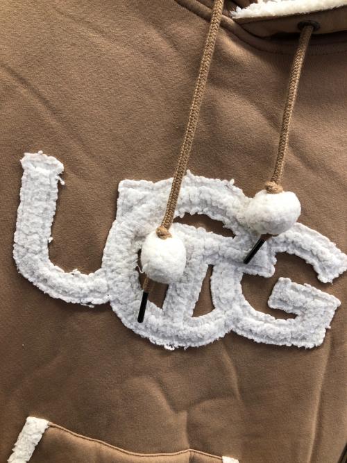 UGG（アグ）UGG (アグ) TELFAR (テルファー) Logo Hoodie ベージュ サイズ:Sの古着・服飾アイテム