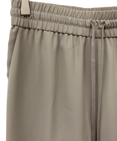 ADORE（アドーア）ADORE (アドーア) イージーツイルドロストテーパードパンツ ベージュ サイズ:38の古着・服飾アイテム