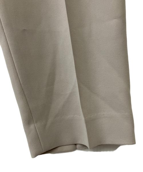 ADORE（アドーア）ADORE (アドーア) イージーツイルドロストテーパードパンツ ベージュ サイズ:38の古着・服飾アイテム