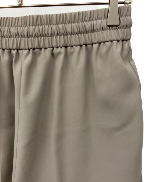 ADORE（アドーア）ADORE (アドーア) イージーツイルドロストテーパードパンツ ベージュ サイズ:38の古着・服飾アイテム