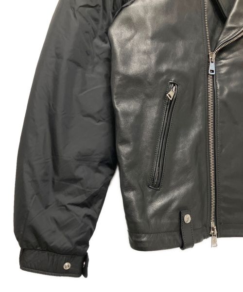 MONCLER（モンクレール）MONCLER (モンクレール) PAVOT/バイカーダウンジャケット ブラック サイズ:4の古着・服飾アイテム