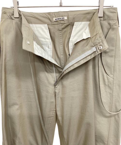 AURALEE（オーラリー）AURALEE (オーラリー) WASHED FINX SILK CHAMBRAY FIELD PANTS オリーブ サイズ:3の古着・服飾アイテム