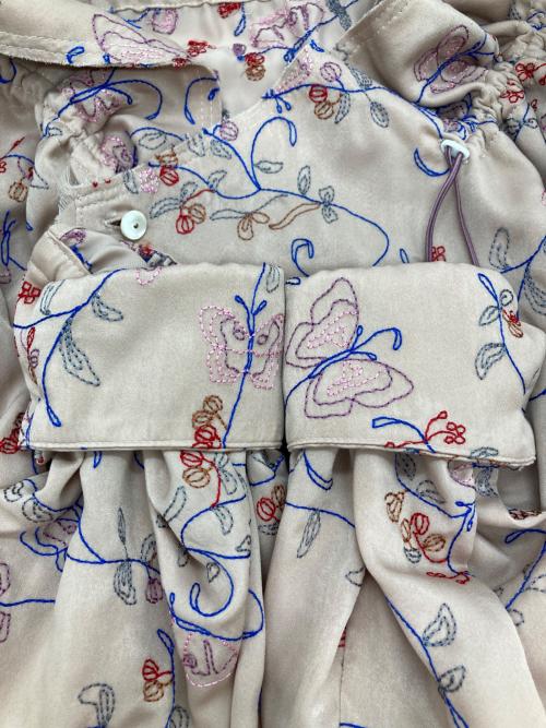 maturely（マチュアリー）maturely (マチュアリー) Embroidery Cut off Ruffle Blouse ピンクの古着・服飾アイテム