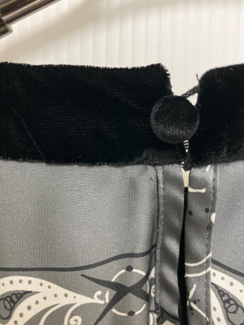 sacai（サカイ）sacai (サカイ) Dr.Woo バンダナTシャツ グレー サイズ:1の古着・服飾アイテム