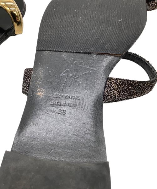 GIUSEPPE ZANOTTI（ジュゼッペザノッティ）GIUSEPPE ZANOTTI (ジュゼッペザノッティ) オヤユビプレートサンダル ブラック サイズ:38の古着・服飾アイテム