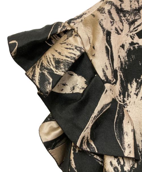 ADORE（アドーア）ADORE (アドーア) モノトーンビッグフラワーワンピース ブラック サイズ:SAMPLE品の古着・服飾アイテム