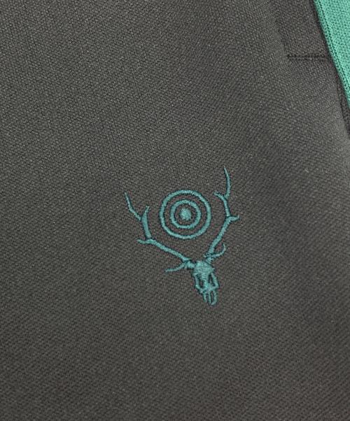 South2 West8（サウスツー ウエストエイト）south2 west8 (サウスツー ウエストエイト) サイドライントラックパンツ ブラック×グリーン サイズ:XSの古着・服飾アイテム