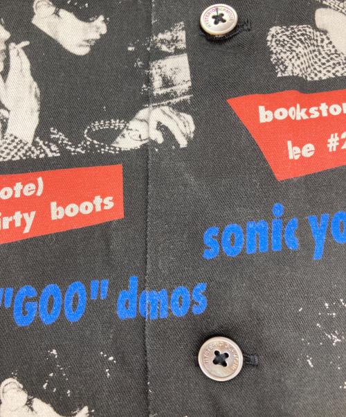 Hysteric Glamour（ヒステリックグラマー）Hysteric Glamour (ヒステリックグラマー) SONIC YOUTH (ソニックユース) SONIC YOUTH GOO DEMOS オープン カラー 半袖シャツ ブラック×ブルー サイズ:Lの古着・服飾アイテム