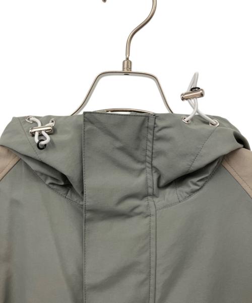 SYUMAN.（シュウマン）SYUMAN. (シュウマン) ナイロンフーデッドジャケット グレー×ベージュ サイズ:１の古着・服飾アイテム