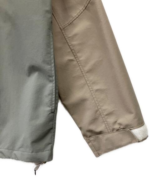 SYUMAN.（シュウマン）SYUMAN. (シュウマン) ナイロンフーデッドジャケット グレー×ベージュ サイズ:１の古着・服飾アイテム