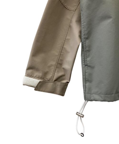 SYUMAN.（シュウマン）SYUMAN. (シュウマン) ナイロンフーデッドジャケット グレー×ベージュ サイズ:１の古着・服飾アイテム