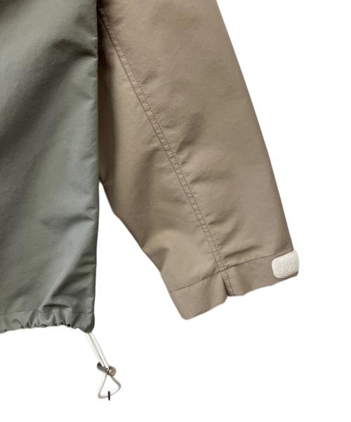 SYUMAN.（シュウマン）SYUMAN. (シュウマン) ナイロンフーデッドジャケット グレー×ベージュ サイズ:１の古着・服飾アイテム