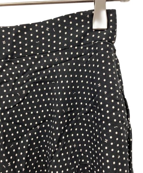 J&M DAVIDSON（ジェイ＆エム デヴィッドソン）J&M DAVIDSON (ジェイ＆エム デヴィッドソン) ロゴ ドット プリント タックスカート ブラック サイズ:6の古着・服飾アイテム