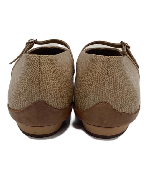 Salvatore Ferragamo（サルヴァトーレ フェラガモ）Salvatore Ferragamo (サルヴァトーレ フェラガモ) AUDREYフラットパンプス ベージュ サイズ:8の古着・服飾アイテム