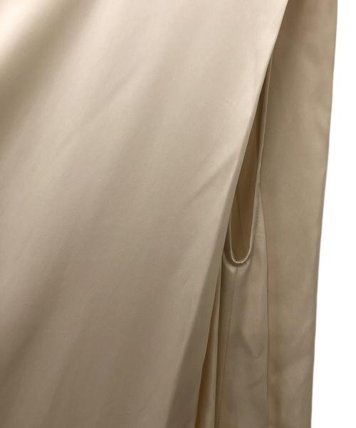 ETRE TOKYO（エトレトウキョウ）ETRE TOKYO (エトレトウキョウ) スリーブレスショルダータックサテンワンピース アイボリー サイズ:Fの古着・服飾アイテム