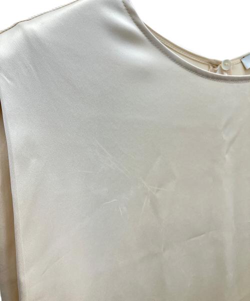 ETRE TOKYO（エトレトウキョウ）ETRE TOKYO (エトレトウキョウ) スリーブレスショルダータックサテンワンピース アイボリー サイズ:Fの古着・服飾アイテム