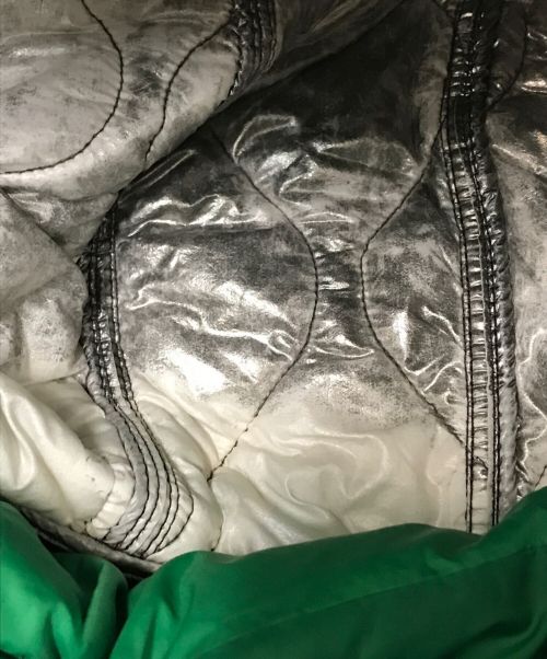 N°21（ヌメロヴェントゥーノ）N°21 (ヌメロヴェントゥーノ) メタリック フーデッドナイロン ダウンジャケット グリーン サイズ:XSの古着・服飾アイテム