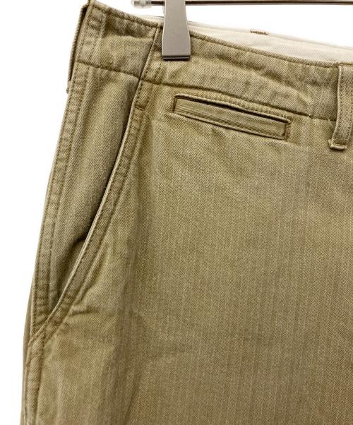 BEAMS PLUS（ビームスプラス）BEAMS PLUS (ビームスプラス) ヘリンボーンツイルパンツ カーキ サイズ:Mの古着・服飾アイテム